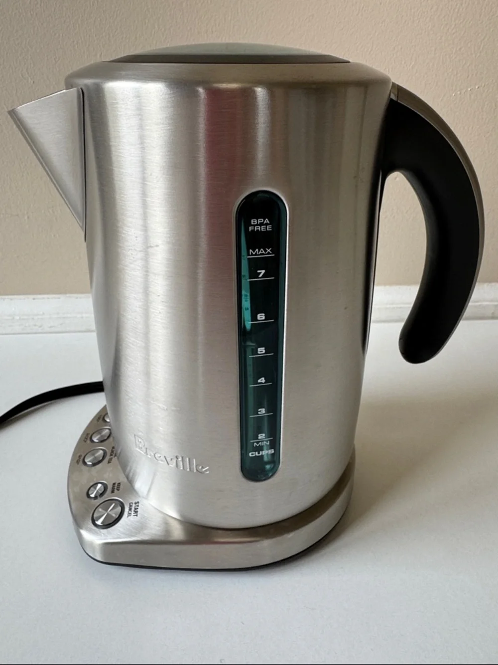 Breville BKE820XL Kettle 7-Cup Electric Kettle Brushes Stainless Steel - Picture 9 of 13
